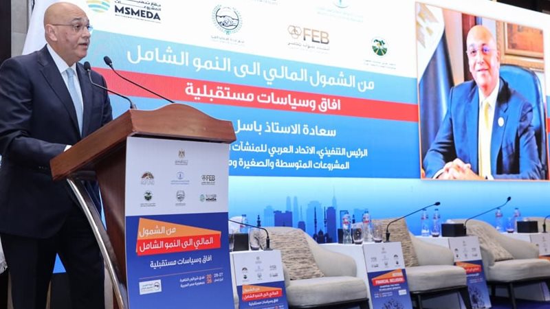 باسل رحمي أثناء إلقاء كلمته