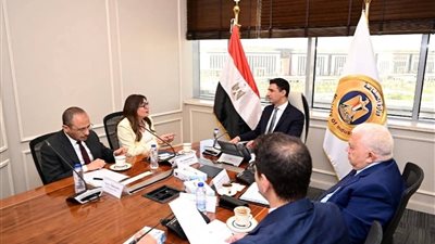 الصناعة: الدولة تتبنى استراتيجية متكاملة لتقليل الاعتماد على الوقود التقليدي في إنتاج الكهرباء