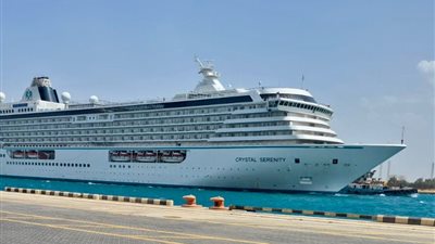 السخنة يستقبل «CRYSTAL SERENITY» وعلى متنها 1100 راكب وطاقم
