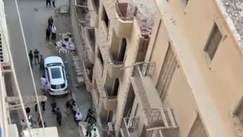 ميل مفاجئ بعمارة