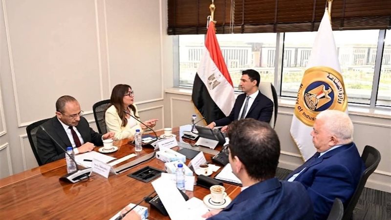 وزير الصناعة 