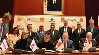 وزيرا بترول مصر والجزائر يشهدان توقيع عقد 