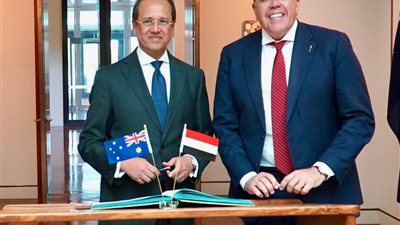 السفير المصري في أستراليا يلتقي برئيس البرلمان الفيدرالي الأسترالي