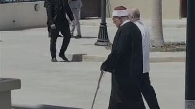 خالد الجندي يشارك في تشييع جثمان الفنان هاني شاكر من مسجد أبو شقة بالشيخ زايد (فيديو)