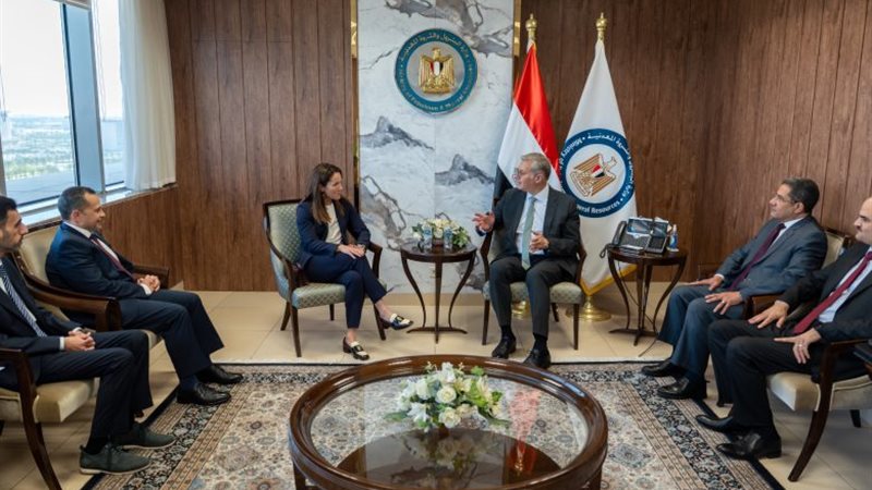 وزير البترول خلال