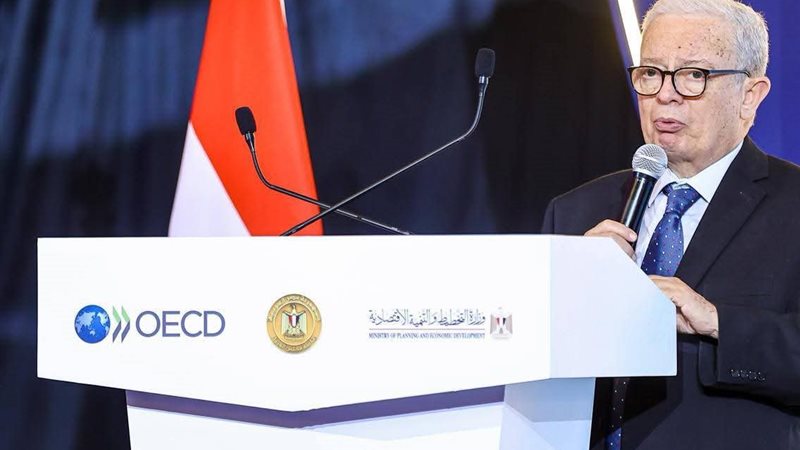 الدكتور حسين عيسى