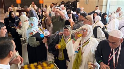 لبيك اللهم لبيك.. وصول أول أفواج حجاج الجمعيات الأهلية للمدينة المنورة| صور