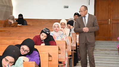 بدء الامتحانات العملية بجامعة قناة السويس وسط انتظام كامل للجان بمختلف الكليات