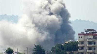 جنوب لبنان يشتعل مجدداً.. غارات إسرائيلية عنيفة وردّ من حزب الله بمسيّرة انقضاضية