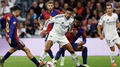برشلونة يتوج بالدوري الإسباني بالفوز على ريال مدريد في الكلاسيكو 