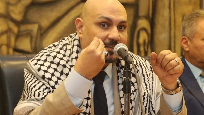 الكاتب الصحفي حسام