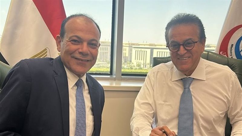 عبدالله لاشين مع وزير الصحة