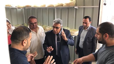 محافظ الدقهلية يتفقد منافذ بيع الخبز المدعم بمدينتي أجا والمنصورة