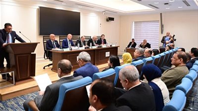 انت بتدافع عن الحكومة ولا الشعب .. مشادة ساخنة بين نائبين بلجنة الإدارة المحلية بسبب مخالفات السلام ثان