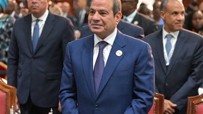 خاص|مصر تقود تحالفًا عالميًا جديدًا يهدد هيمنة مضيق هرمز ويعيد رسم خريطة التجارة الدولية.. صهيوني يوضح