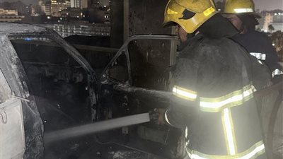 السيطرة على حريق سيارة نقل بالطابق السابع داخل جراج العتبة 