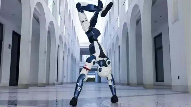 روبوت “ميكا”