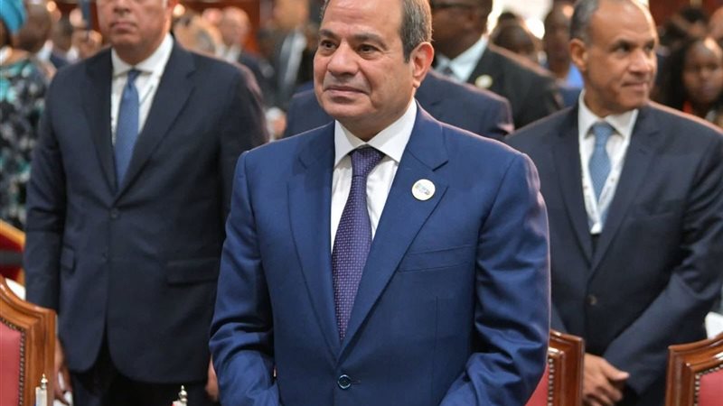 الرئيس السيسي يقود