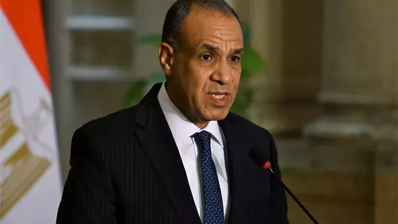  بدر عبد العاطي،