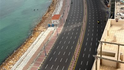 ضمن استعدادات الإسكندرية لفصل الصيف.. الانتهاء من أعمال التخطيط الأرضي بطريق الكورنيش
