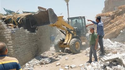 إزالة 42 حالة تعدي على أراضي زراعية وأملاك الدولة ضمن حملات محافظة أسيوط 