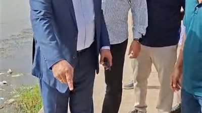 محافظ قنا يوجّه انتقادات لمهندس المرسى السياحي بنجع حمادي بسبب شروخ وسوء تنفيذ