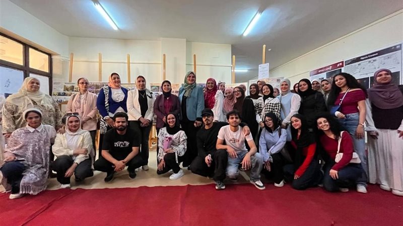 طلاب فنون جميلة 