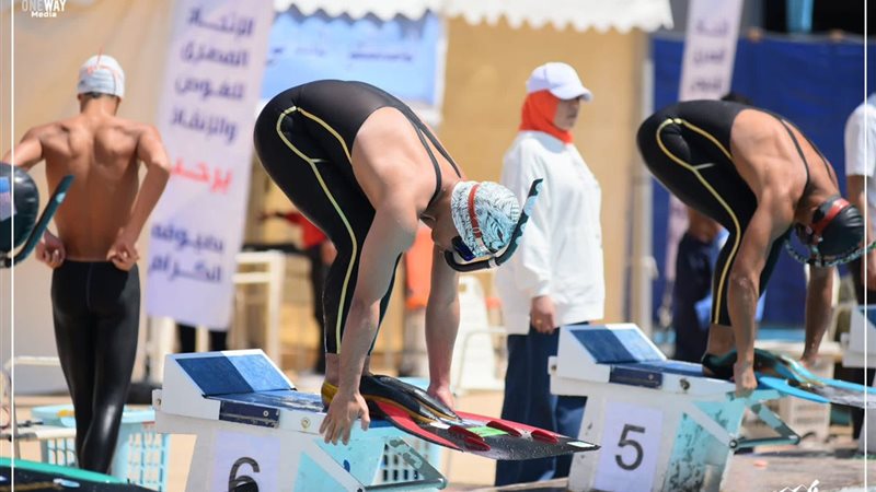 السباح أحمد عوض 