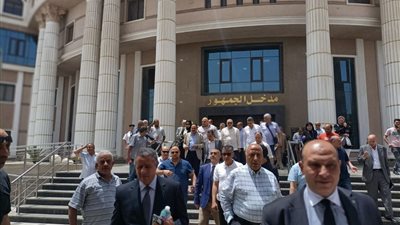 ستار العمل الأهلي يخفي بيزنس بالمليارات.. تفاصيل بلاغ ملاك 