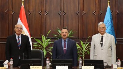 شئون التعليم والطلاب بجامعة الإسكندرية يناقش انتظام أعمال امتحانات الفصل الدراسي الثاني