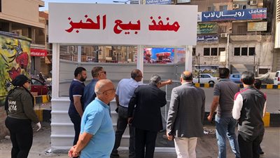 محافظ الدقهلية يتفقد منفذ بيع الخبز بتقاطع شارع حسين بك بالسكة الجديدة 