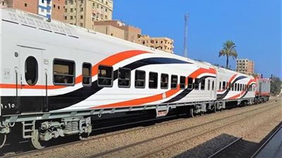 أزمة قلبية مفاجئة.. وفاة عامل داخل قطار الصعيد بالمنيا
