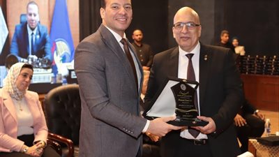 وكيل «صحة البحيرة» في احتفالية تخريج دفعة جديدة: دعم كامل للأطباء