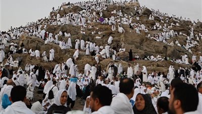وزيرة التضامن الاجتماعي تعلن نجاح خطة تصعيد حجاج الجمعيات الأهلية إلى عرفات