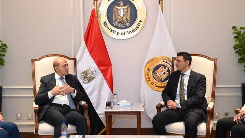 وزير الصناعة 