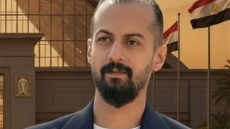 الكاتب الصحفي رائد