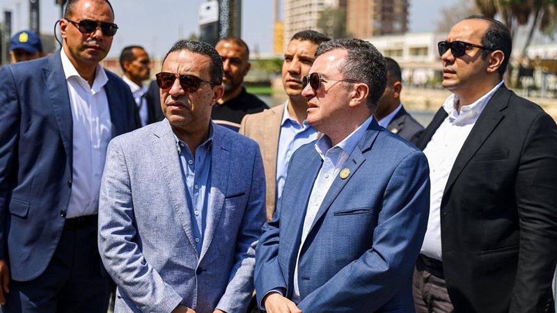 وزير التخطيط خلال