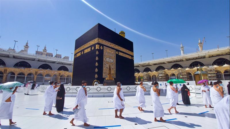 الطواف حول الكعبة