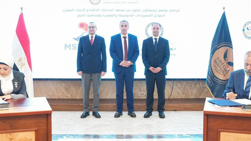 الدكتور إسلام عزام،
