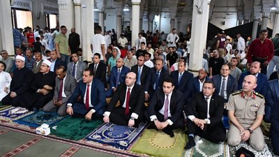 المحافظون ونوابهم يؤدون صلاة العيد بالمحافظات ويثمنون جهود وزارة الأوقاف في حسن تنظيم الساحات والمساجد