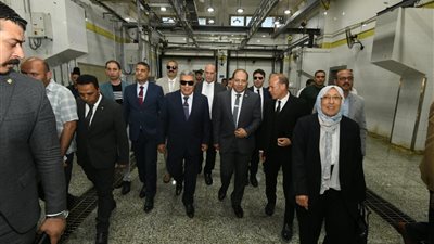 محافظ الدقهلية يشهد ذبح الأضاحي بمجزر المنصورة بقرية ميت الكرما عقب صلاة عيد الأضحى