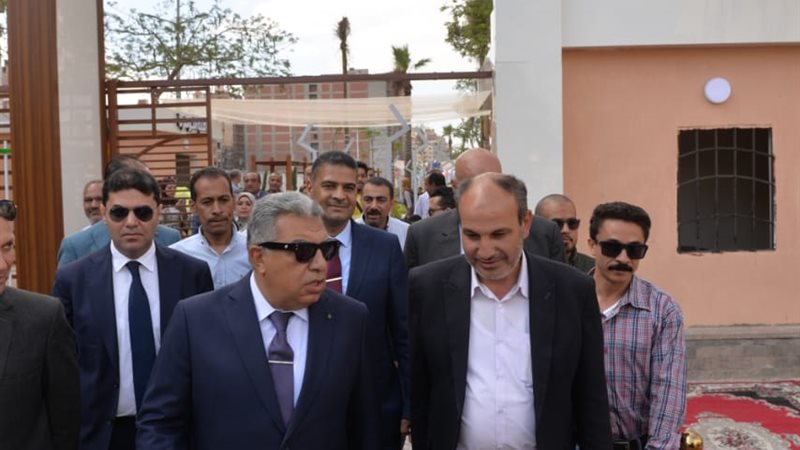 جانب من زيارة المحافظ