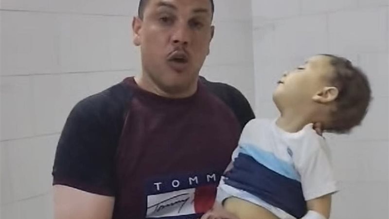 الأب والطفل الضحية