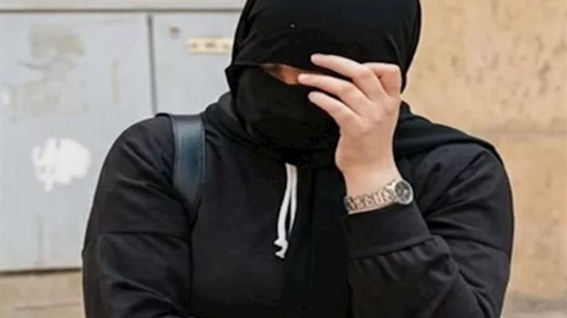 فتاة البحيرة