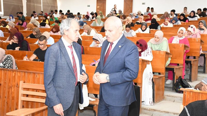 جولة رئيس جامعة قناة