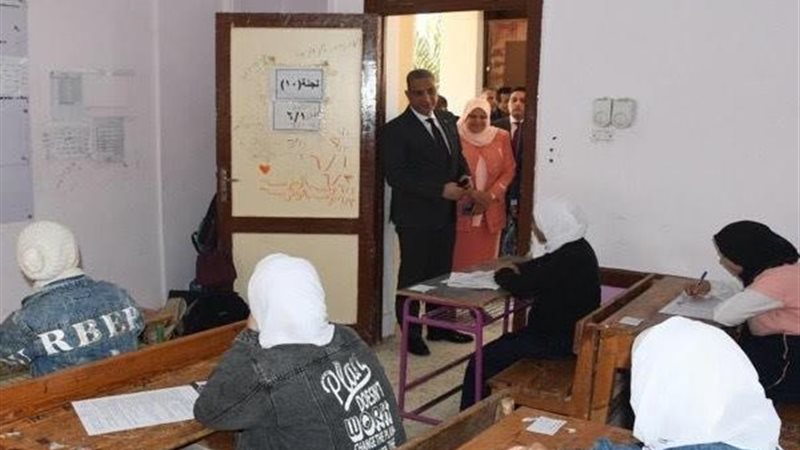 طلاب الشهادة الإعدادية