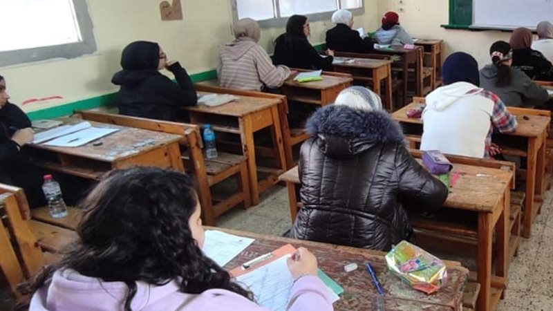 طلاب الشهادة الإعدادية