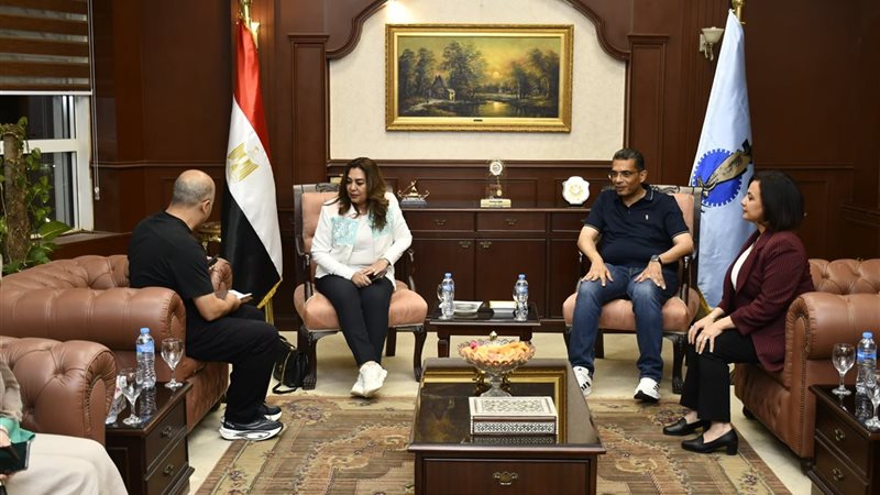 الدكتورة منال عوض