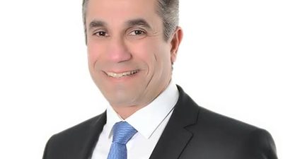 تحذيرات حزبية من تشبه بعض الفنانين بالنساء واعتباره تهديدًا ثقافيًا