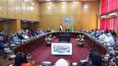 محافظ الإسماعيلية: نرفض تماما التعامل بعنف مع الكلاب الحرة 